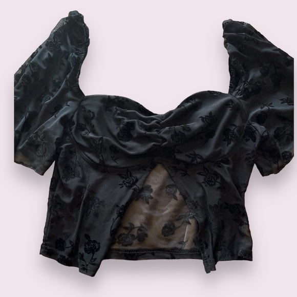 split hem floral mesh top with flutter sleeves - Picture 2 of 2